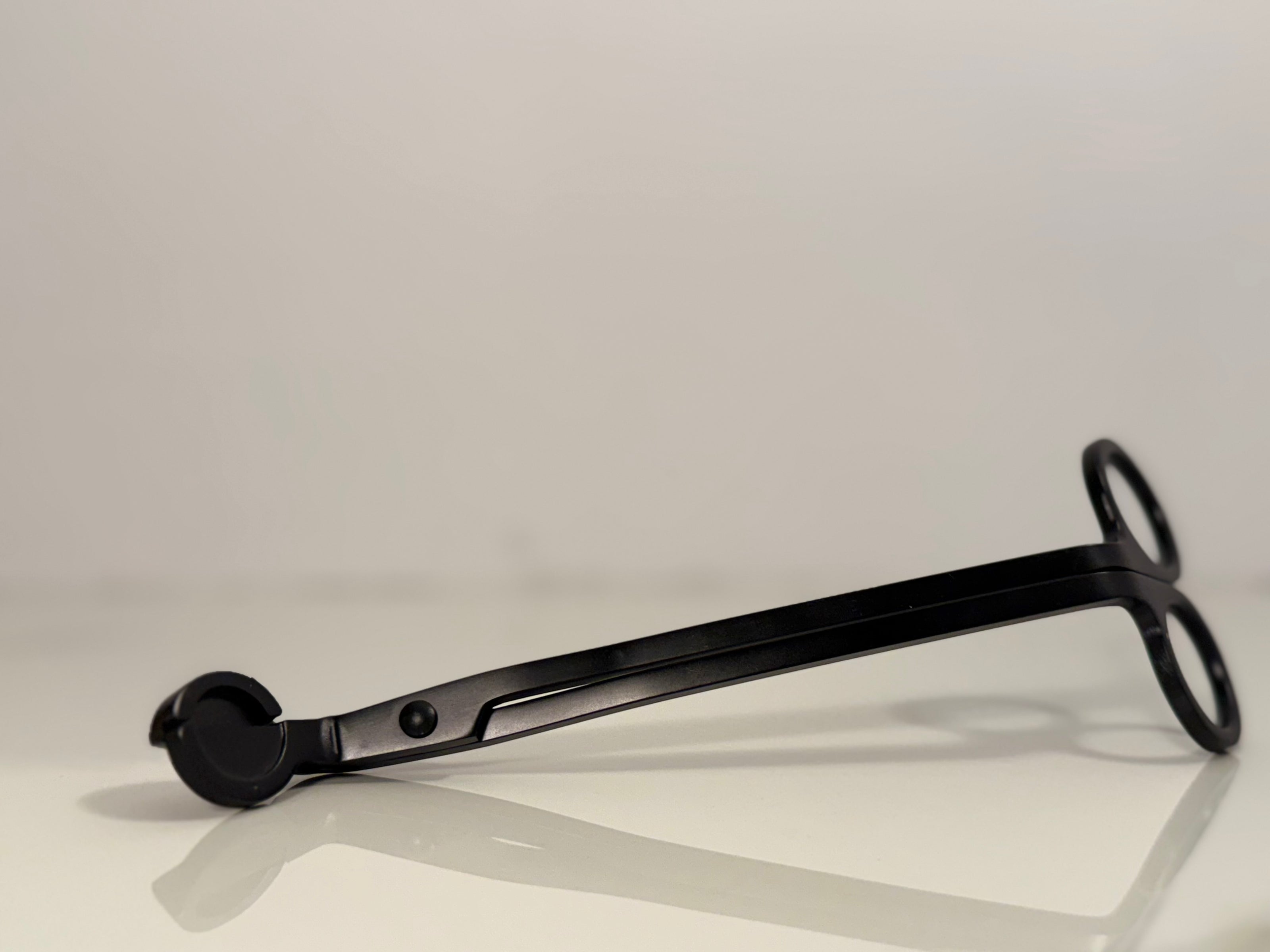 Blume & Glow black wick trimmer